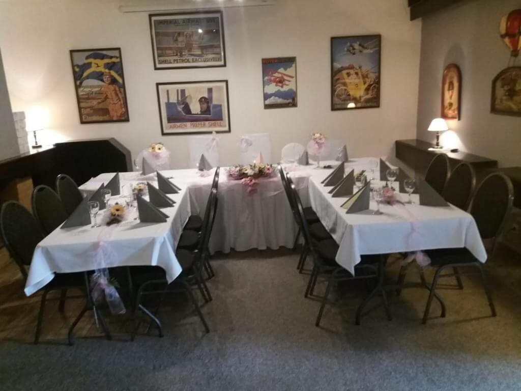 Restaurace-Penzion U Pilota Knezeves  Luaran gambar